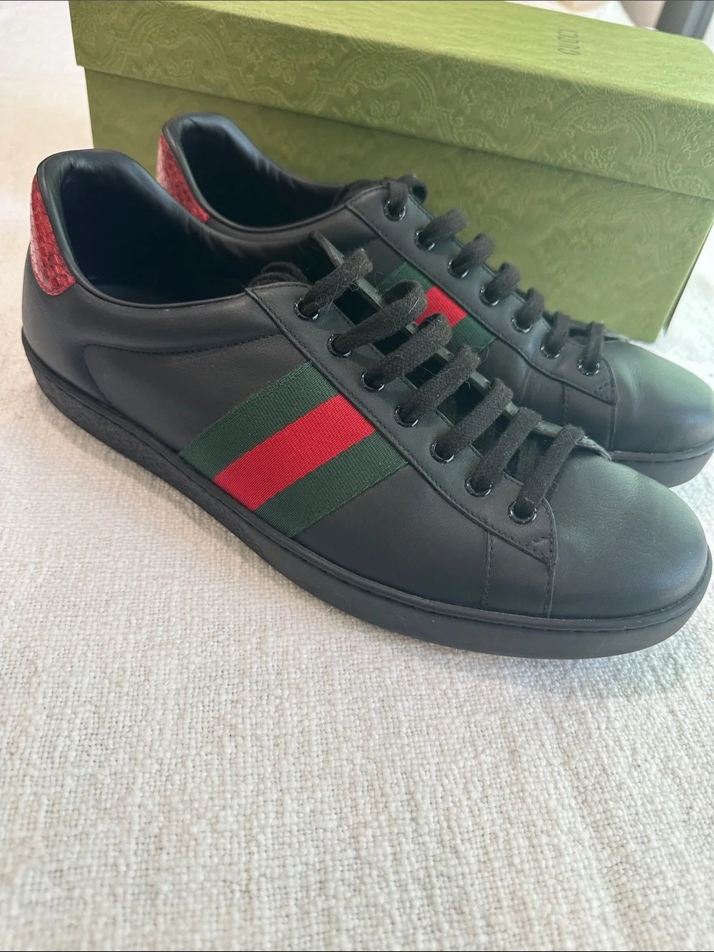 Gucci Black Leather Low-Top Sneakers with Red & Green Web